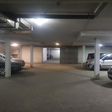 Rajiceva 5- Apartman Sa Prostranom Terasom I Garaznim Mestom Kragujevac Exterior foto