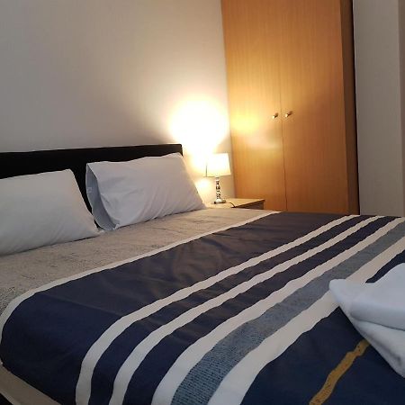 Rajiceva 5- Apartman Sa Prostranom Terasom I Garaznim Mestom Kragujevac Exterior foto