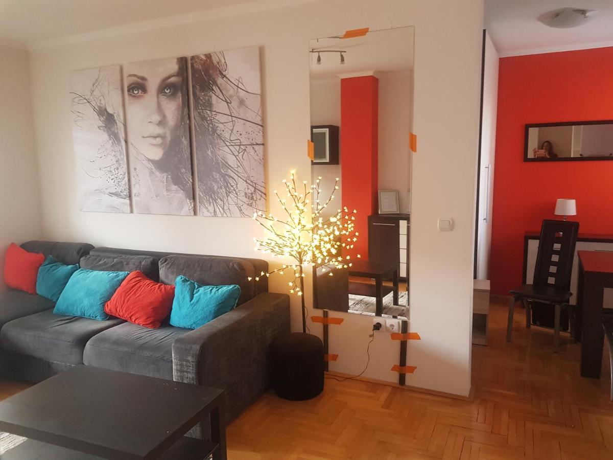 Rajiceva 5- Apartman Sa Prostranom Terasom I Garaznim Mestom Kragujevac Exterior foto